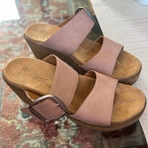 White Mountain FOOTBEDS Womens 8 like pink Platform Sandals Open Toe Rivets 70s